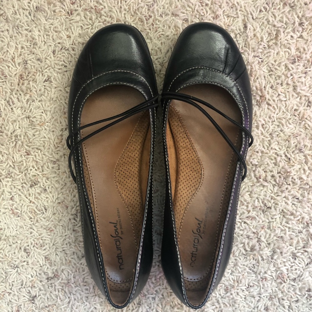 Women’s Black Leather Naturalizer Flats Size 8.5